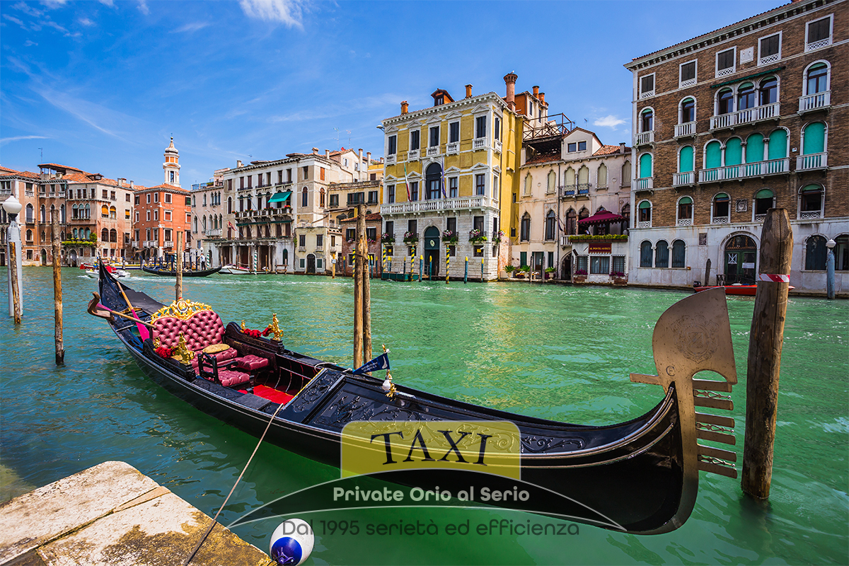 gondola nel canale grande Venezia